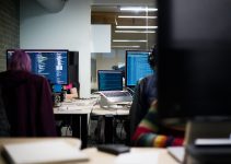 black flat screen computer monitors